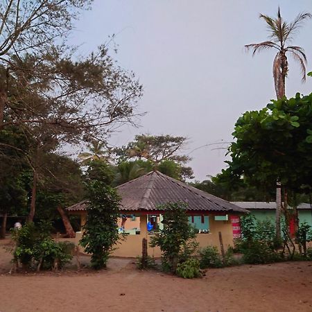 Rundbungalow Auf Lionsrest Grand-Bassam Exteriér fotografie