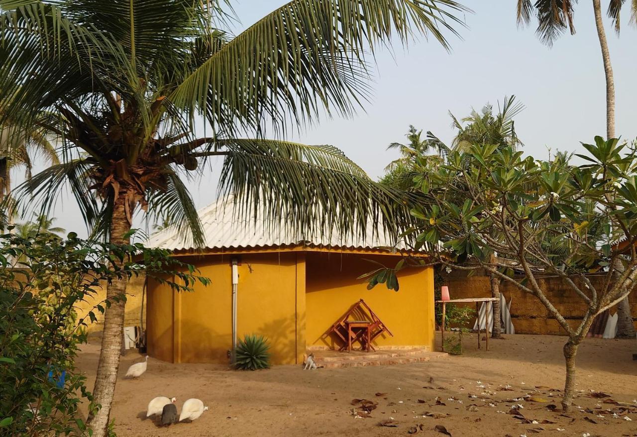 Rundbungalow Auf Lionsrest Grand-Bassam Exteriér fotografie
