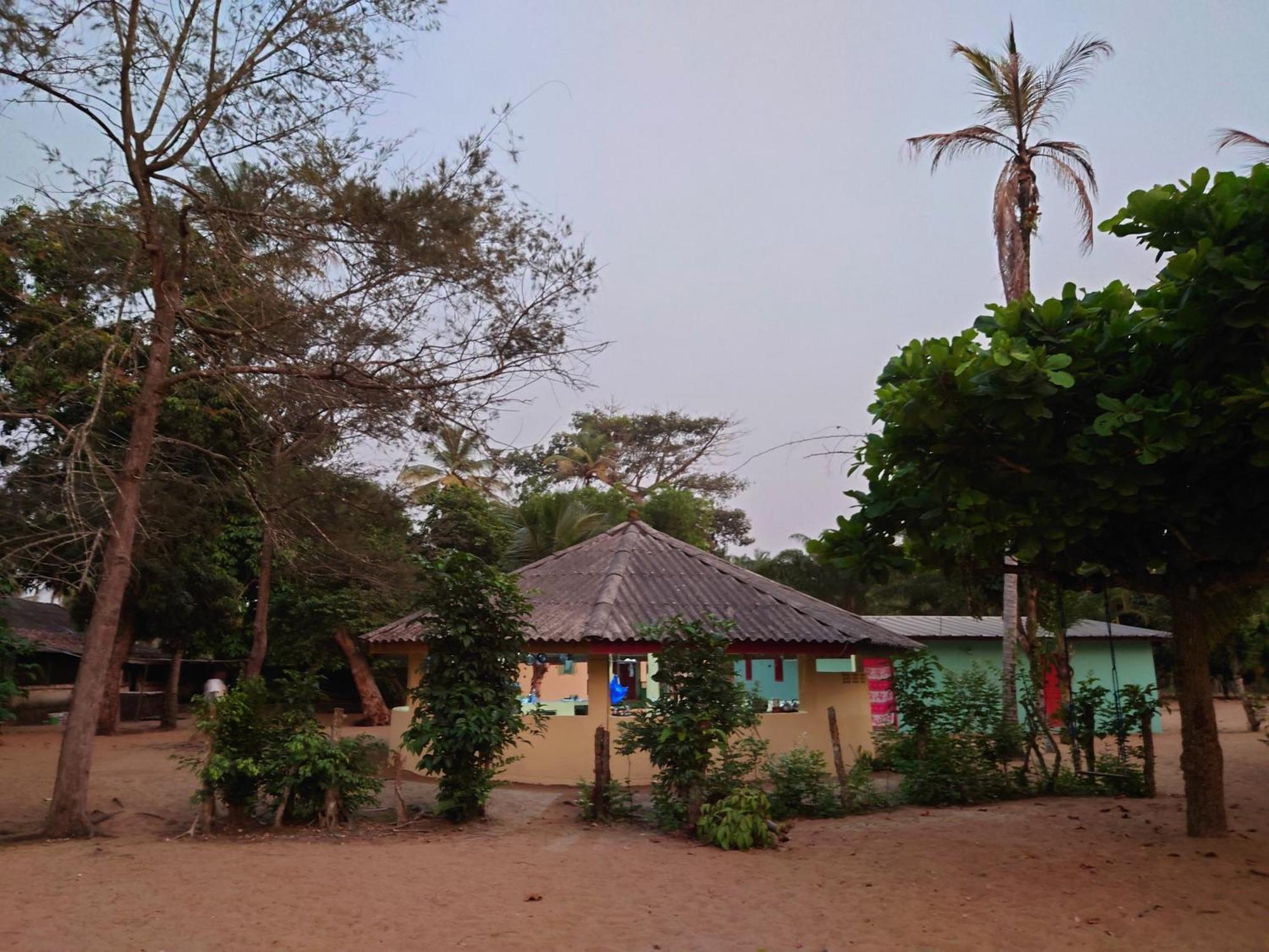 Rundbungalow Auf Lionsrest Grand-Bassam Exteriér fotografie