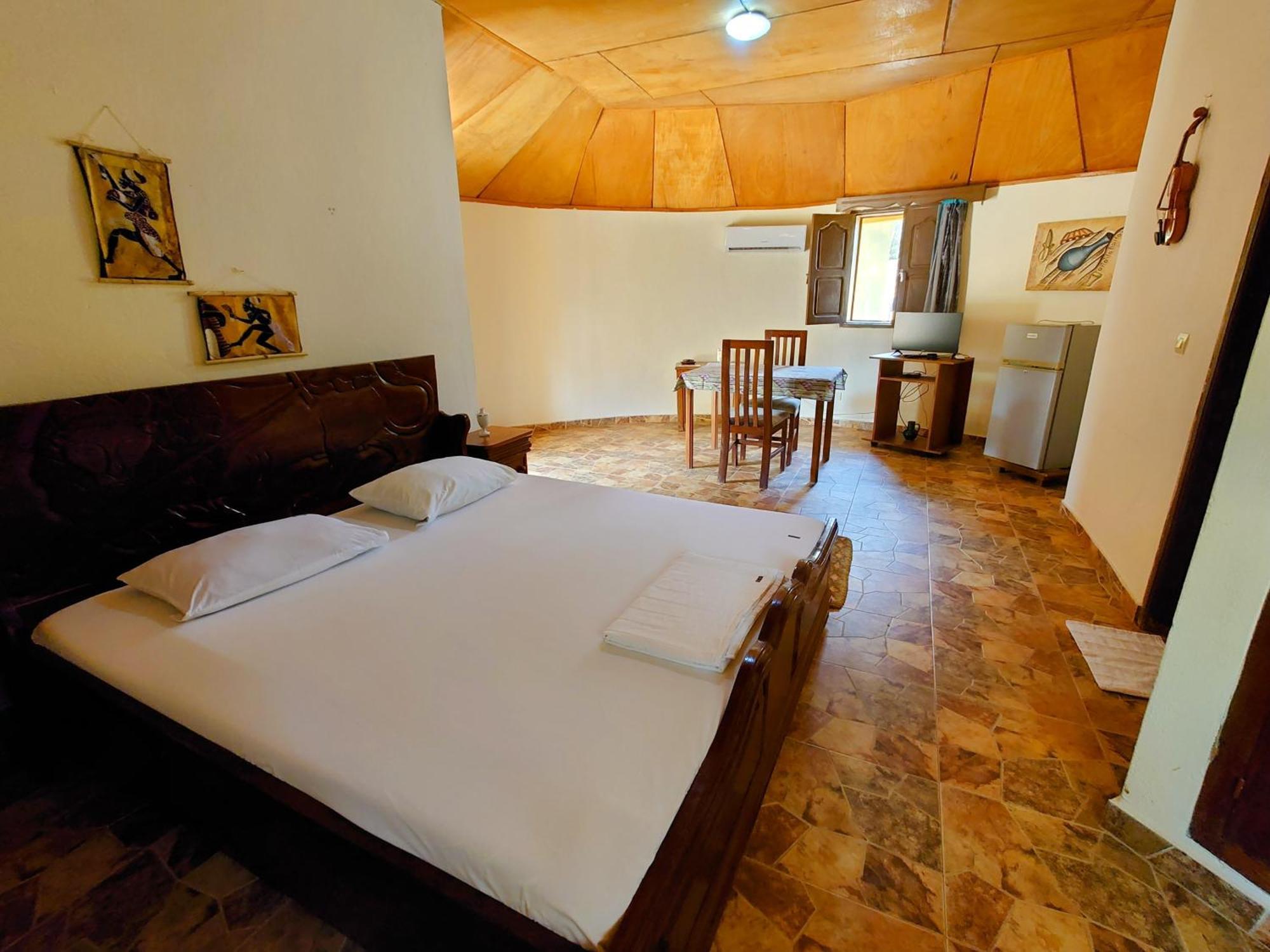 Rundbungalow Auf Lionsrest Grand-Bassam Exteriér fotografie